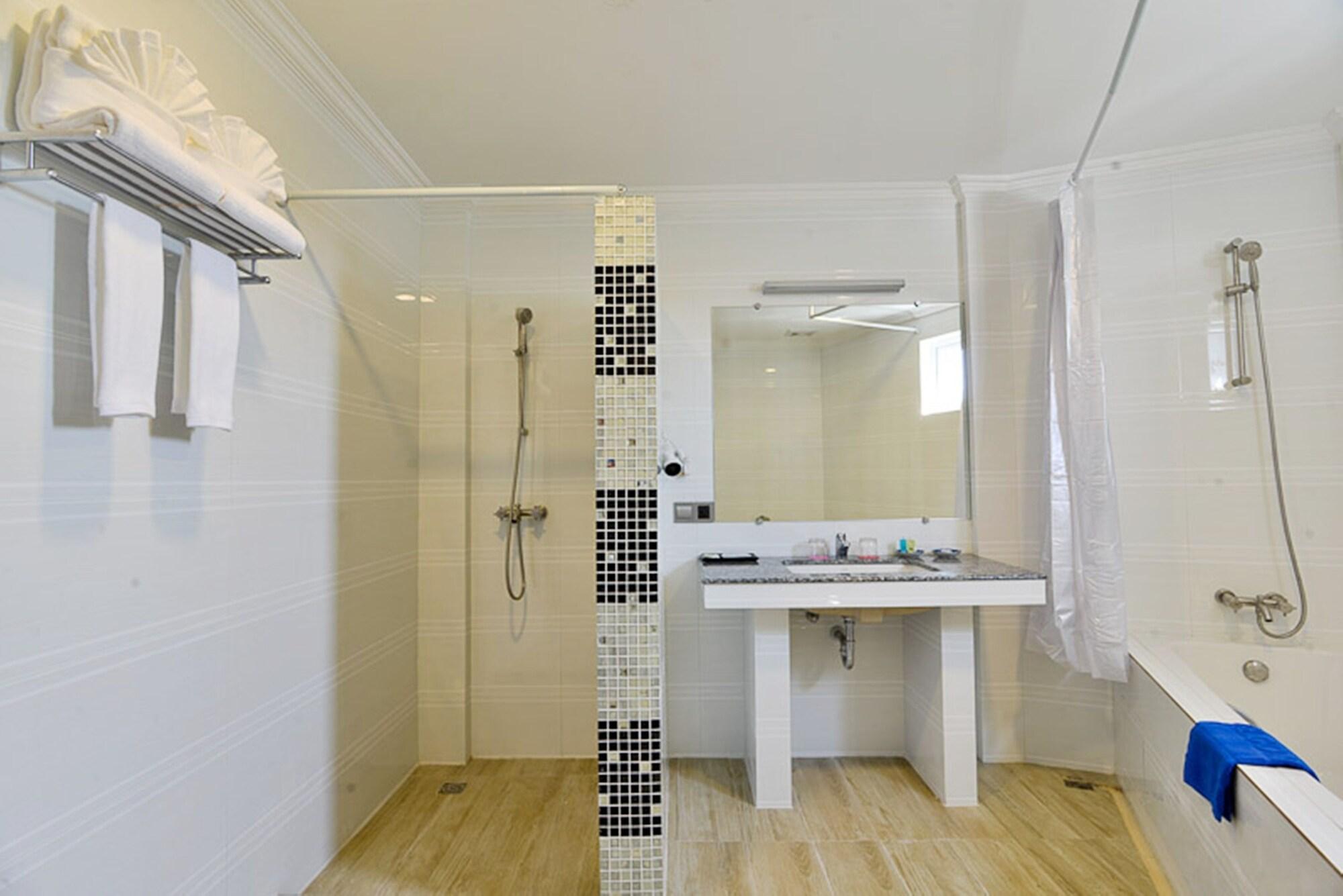 יאנגון Serene Valley Hotel מראה חיצוני תמונה