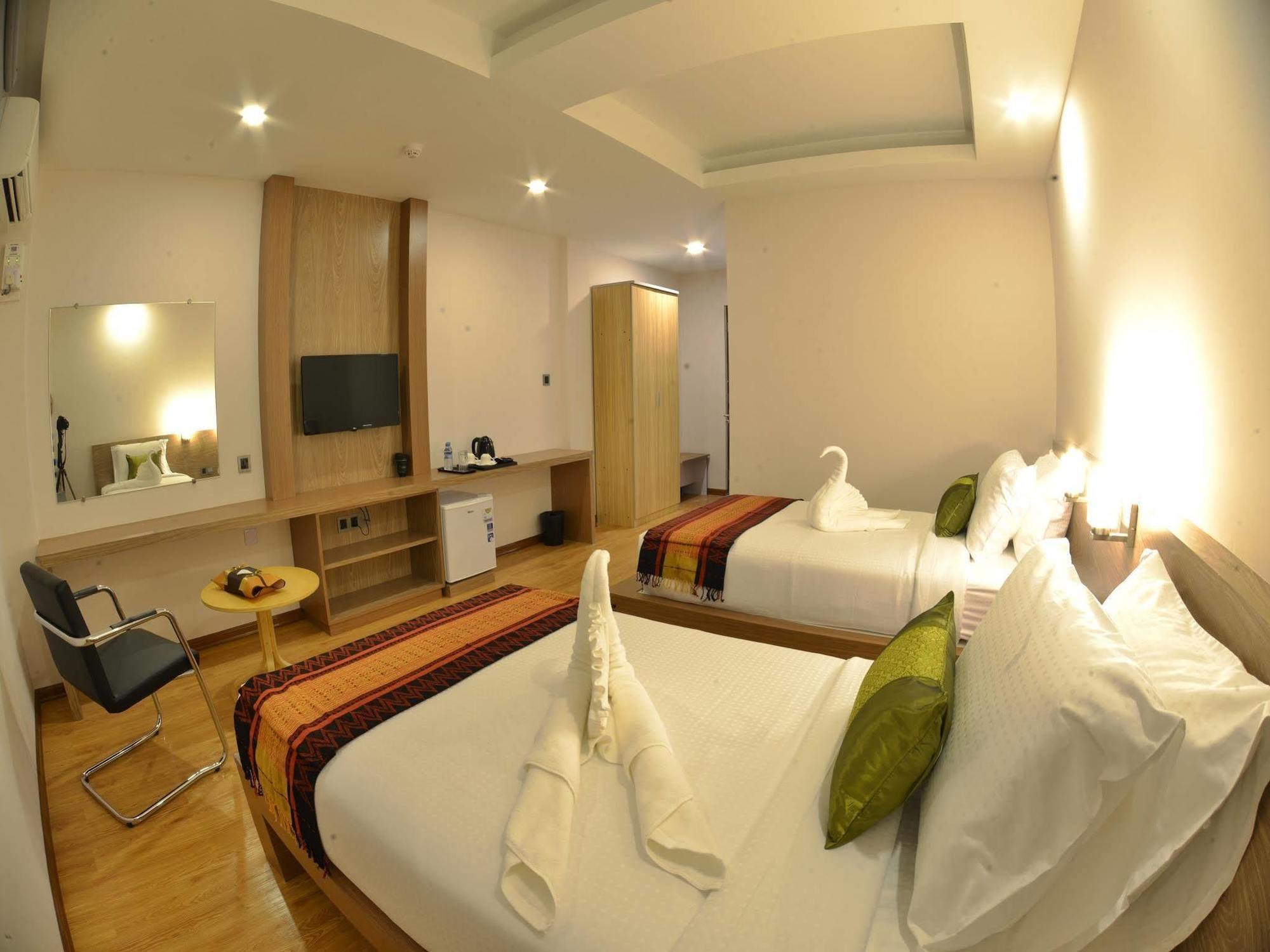 יאנגון Serene Valley Hotel מראה חיצוני תמונה