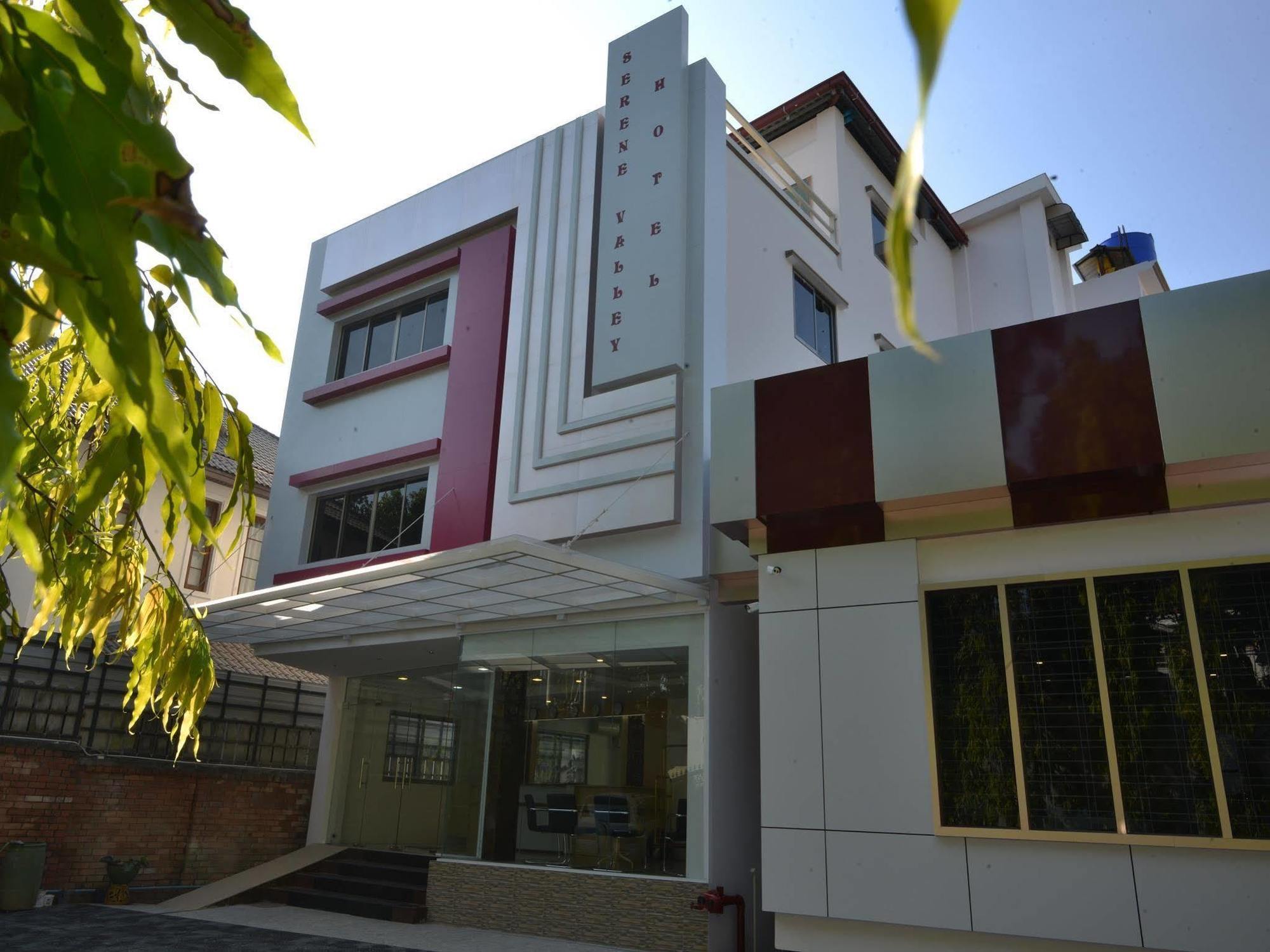 יאנגון Serene Valley Hotel מראה חיצוני תמונה