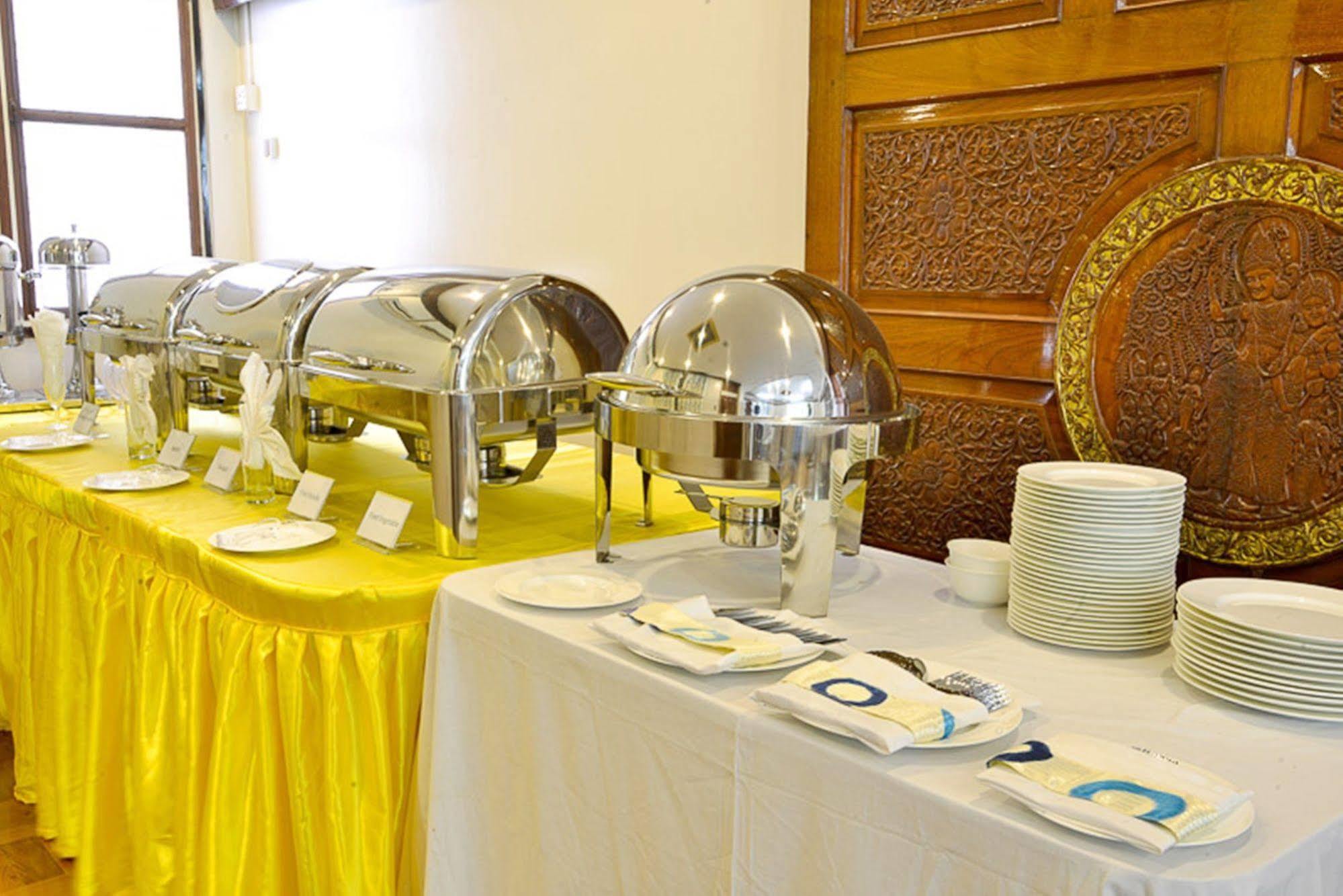 יאנגון Serene Valley Hotel מראה חיצוני תמונה